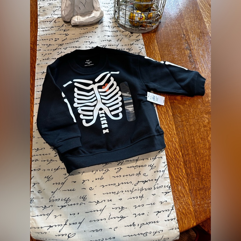 Gap Vintagesoft Halloween Sweatshirt Skeleton Heart